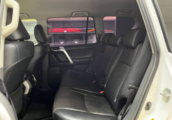 Подержанный автомобиль Toyota Land Cruiser Prado 2013 года (15 фото)