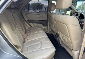 Подержанный автомобиль Lexus RX 2001 года (11 фото)