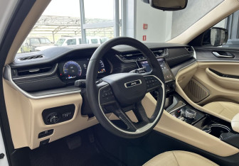 Подержанный автомобиль Jeep Grand Cherokee 2022 года (7 фото)