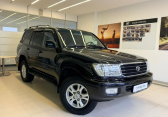 Подержанный автомобиль Toyota Land Cruiser Suv 2000 года (3 фото)