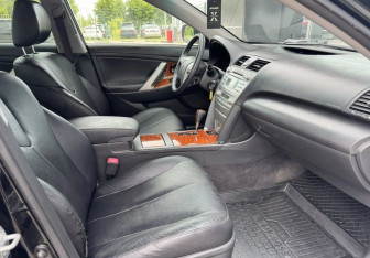 Подержанный автомобиль Toyota Camry Sedan 2008 года (10 фото)