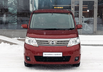 Подержанный автомобиль Nissan Serena Minivan 2009 года (2 фото)