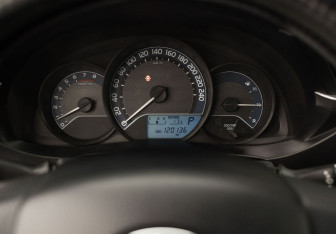 Подержанный автомобиль Toyota Corolla Sedan 2014 года (13 фото)