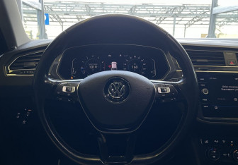 Подержанный автомобиль Volkswagen Tiguan 2020 года (10 фото)