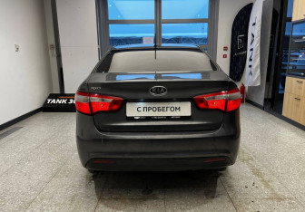 Подержанный автомобиль Kia Rio Sedan 2012 года (6 фото)