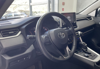 Подержанный автомобиль Toyota RAV4 2019 года (7 фото)