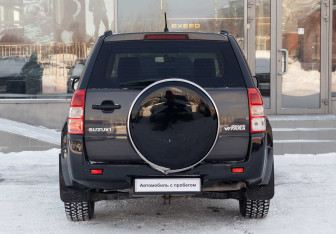 Подержанный автомобиль Suzuki Grand Vitara 2010 года (6 фото)