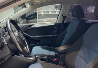 Подержанный автомобиль Volkswagen Jetta Sedan 2013 года (13 фото)