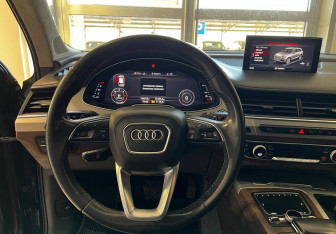 Подержанный автомобиль Audi Q7 2019 года (10 фото)