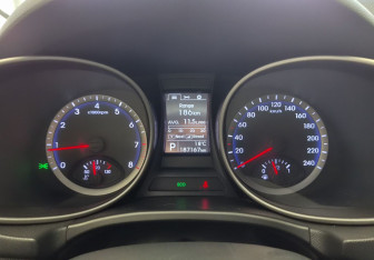 Подержанный автомобиль Hyundai Santa Fe 2015 года (10 фото)