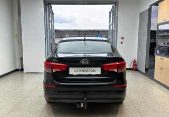 Подержанный автомобиль Kia Rio Sedan 2016 года (6 фото)