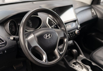 Подержанный автомобиль Hyundai Tucson 2010 года (11 фото)