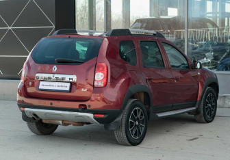 Подержанный автомобиль Renault Duster 2014 года (5 фото)