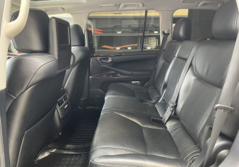Подержанный автомобиль Lexus LX 2013 года (9 фото)