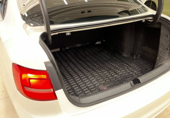 Подержанный автомобиль Volkswagen Jetta Sedan 2015 года (15 фото)