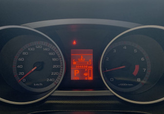 Подержанный автомобиль Mitsubishi Outlander 2008 года (8 фото)