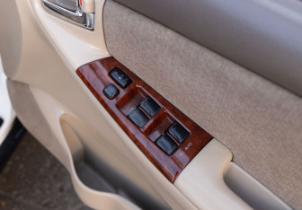 Подержанный автомобиль Toyota Corolla Sedan 2002 года (15 фото)