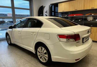 Подержанный автомобиль Toyota Avensis Sedan 2011 года (7 фото)
