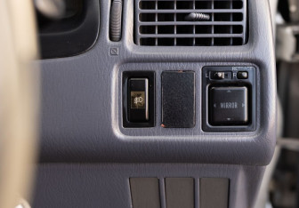 Подержанный автомобиль Toyota Ipsum 1996 года (15 фото)