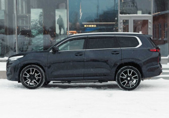 Подержанный автомобиль Exeed VX 2023 года (8 фото)