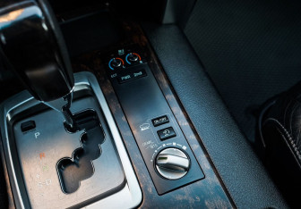 Подержанный автомобиль Toyota Land Cruiser Suv 2012 года (31 фото)