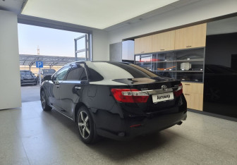 Подержанный автомобиль Toyota Camry Sedan 2013 года (6 фото)