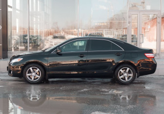 Подержанный автомобиль Toyota Camry Sedan 2010 года (8 фото)
