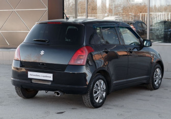 Подержанный автомобиль Suzuki Swift Hatchback 2005 года (5 фото)