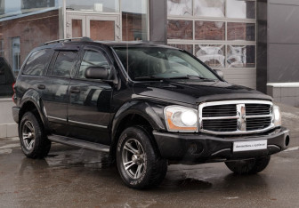 Подержанный автомобиль Dodge Durango 2005 года (3 фото)