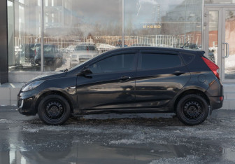 Подержанный автомобиль Hyundai Solaris Hatchback 2011 года (8 фото)