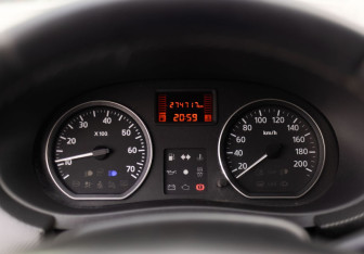 Подержанный автомобиль Renault Sandero 2011 года (12 фото)