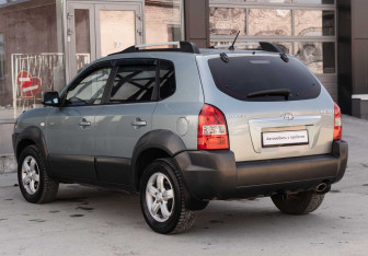 Подержанный автомобиль Hyundai Tucson 2007 года (7 фото)
