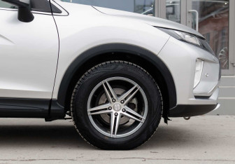 Подержанный автомобиль Mitsubishi Eclipse Cross 2018 года (9 фото)
