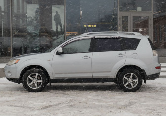 Подержанный автомобиль Mitsubishi Outlander 2007 года (8 фото)