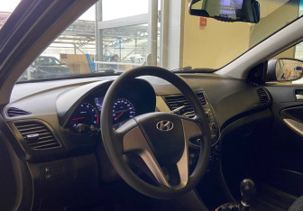 Подержанный автомобиль Hyundai Solaris Sedan 2016 года (7 фото)