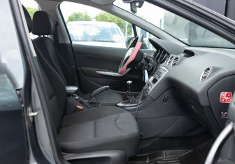 Подержанный автомобиль Peugeot 408 2013 года (18 фото)
