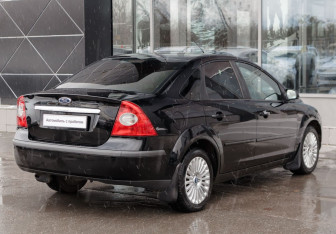Подержанный автомобиль Ford Focus Sedan 2007 года (5 фото)