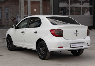 Подержанный автомобиль Renault Logan Sedan 2015 года (7 фото)