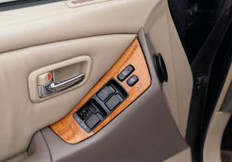 Подержанный автомобиль Lexus RX 2002 года (15 фото)