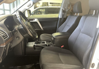 Подержанный автомобиль Toyota Land Cruiser Prado 2021 года (10 фото)