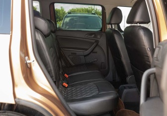 Подержанный автомобиль Skoda Yeti 2012 года (17 фото)