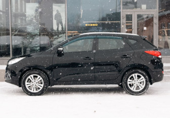 Подержанный автомобиль Hyundai ix35 2012 года (8 фото)