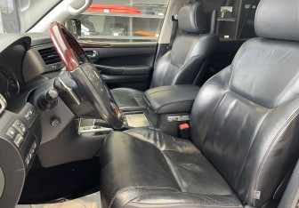Подержанный автомобиль Lexus LX 2013 года (8 фото)