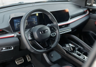 Подержанный автомобиль Geely Coolray 2024 года (11 фото)