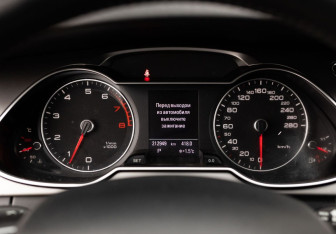 Подержанный автомобиль Audi A4 Sedan 2012 года (15 фото)