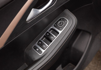 Подержанный автомобиль Omoda C5 2022 года (17 фото)