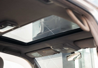 Подержанный автомобиль Toyota Land Cruiser Suv 2002 года (19 фото)