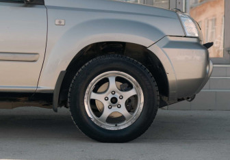 Подержанный автомобиль Nissan X-Trail 2004 года (9 фото)
