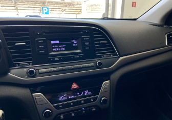 Подержанный автомобиль Hyundai Elantra Sedan 2017 года (11 фото)