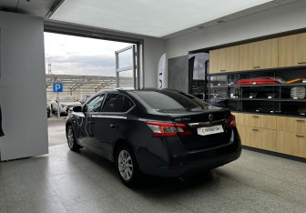 Подержанный автомобиль Nissan Sentra Sedan 2015 года (6 фото)
